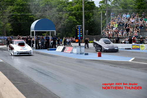  Robbie Massey - 'Moats and Massey' (near lane) 
vs Dennis Rotter (far lane)